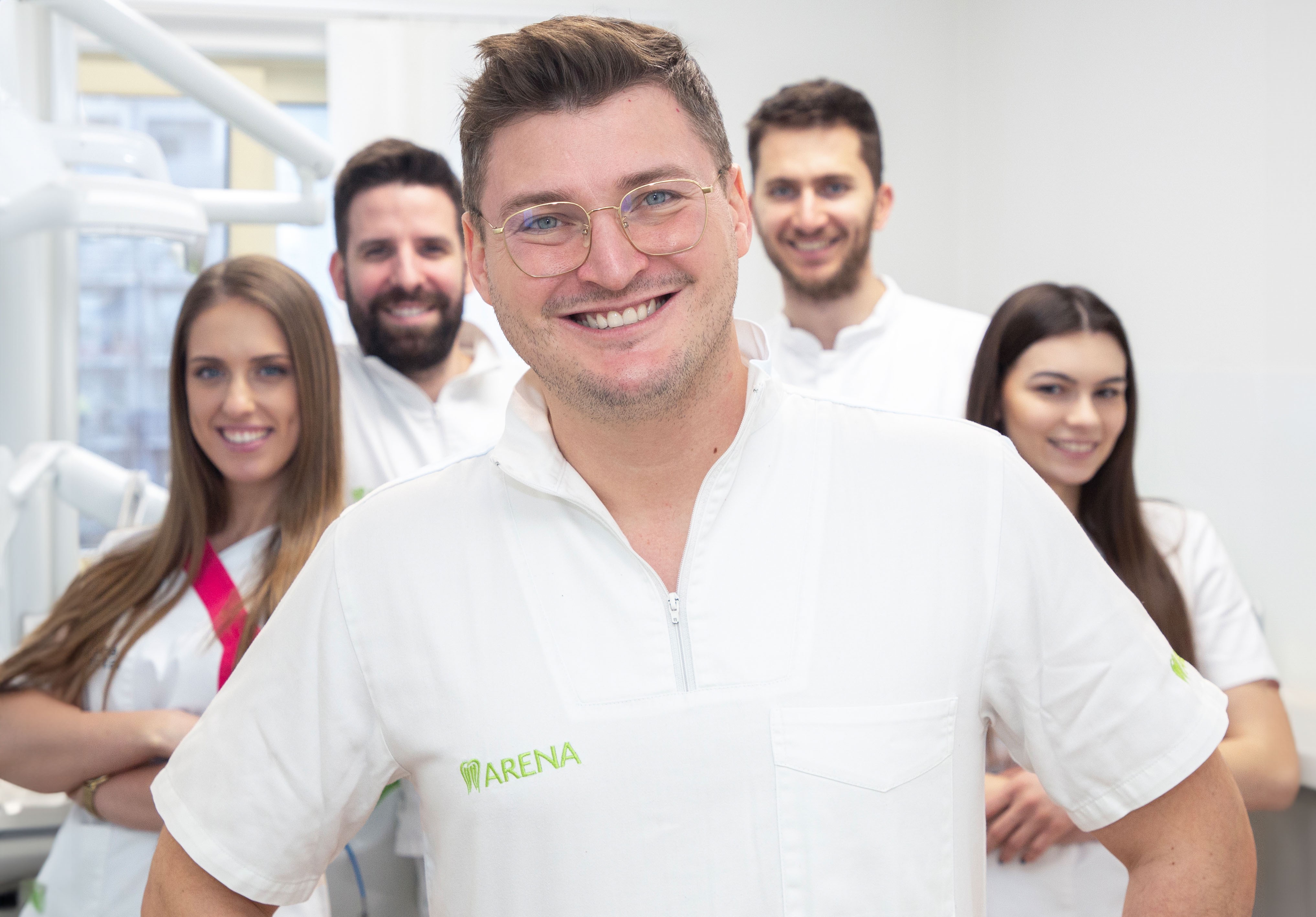 Timski rad doktora u poliklinici ARENA DENTAL