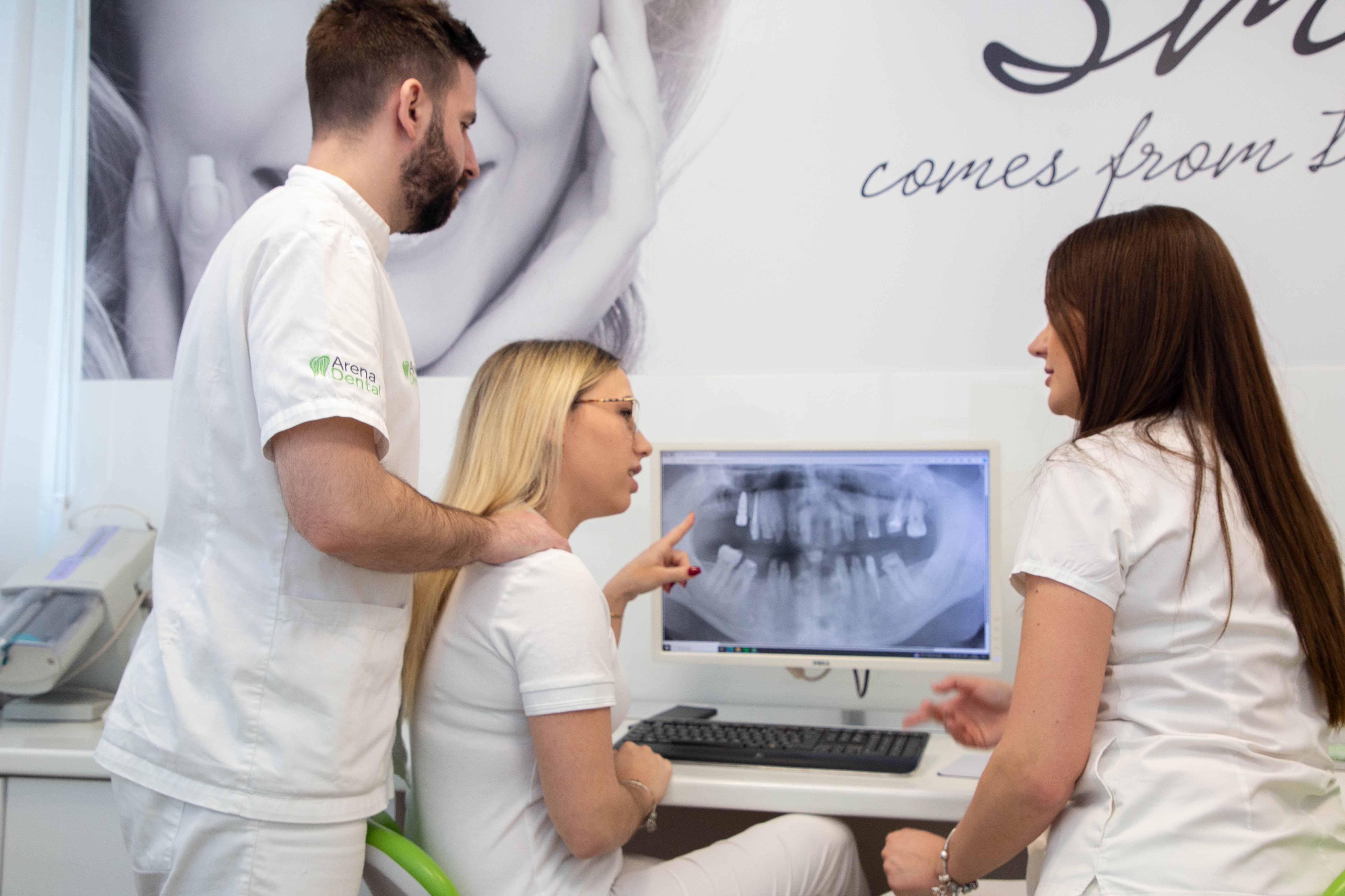 dr. Bošnjak i tim oralne kirurgije