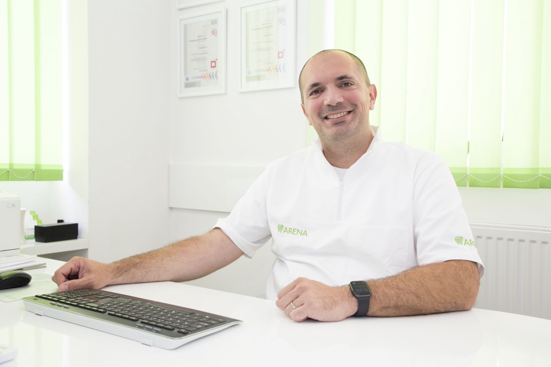 dr. Srdjak u ordinaciji