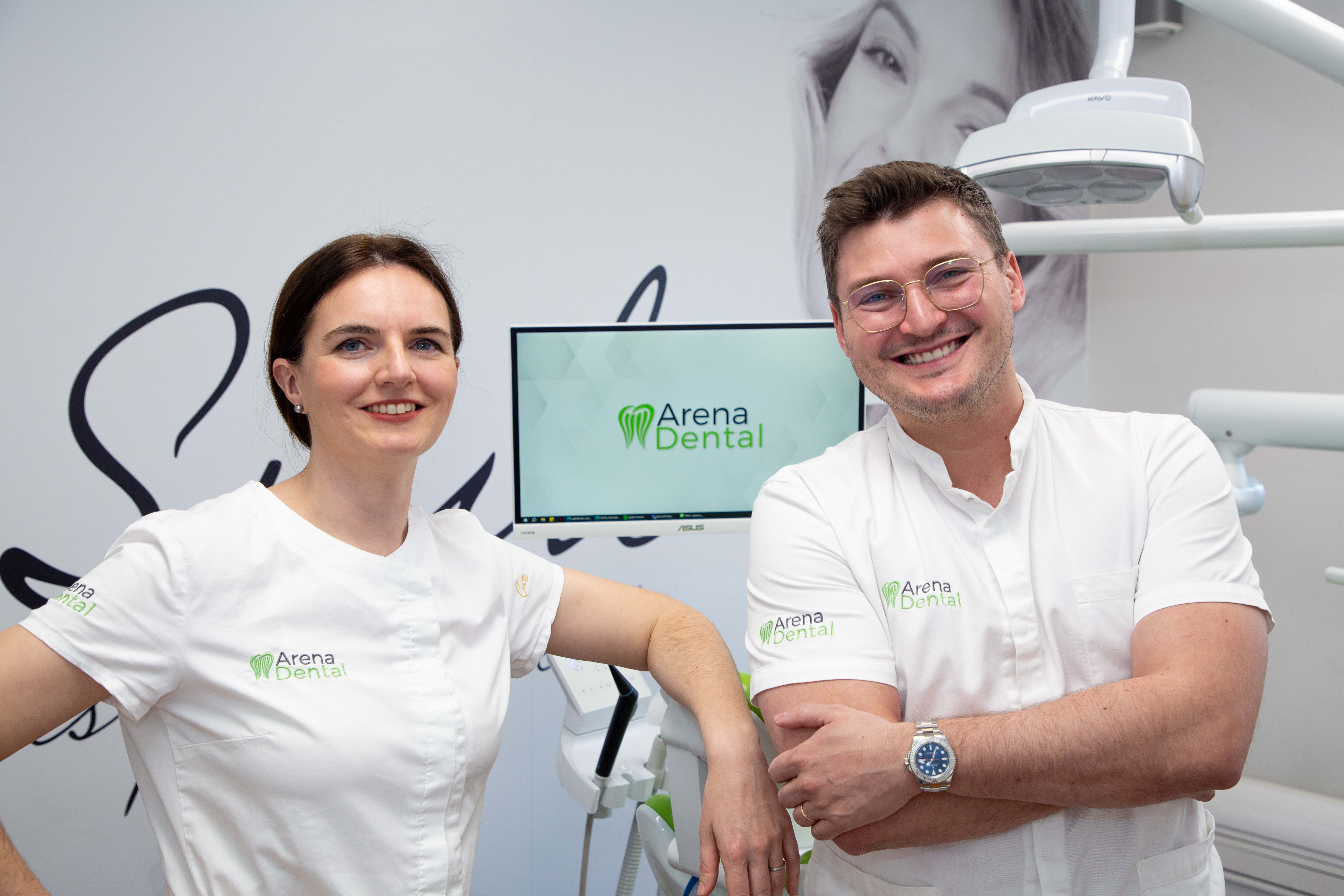 Doktorica i asistentica u radu s pacijentom