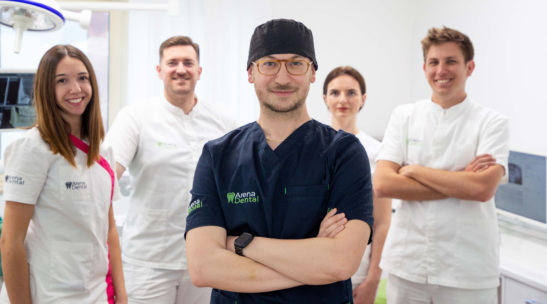 Brzi i bezbolni zahvati s iskusnim oralnim kirurzima