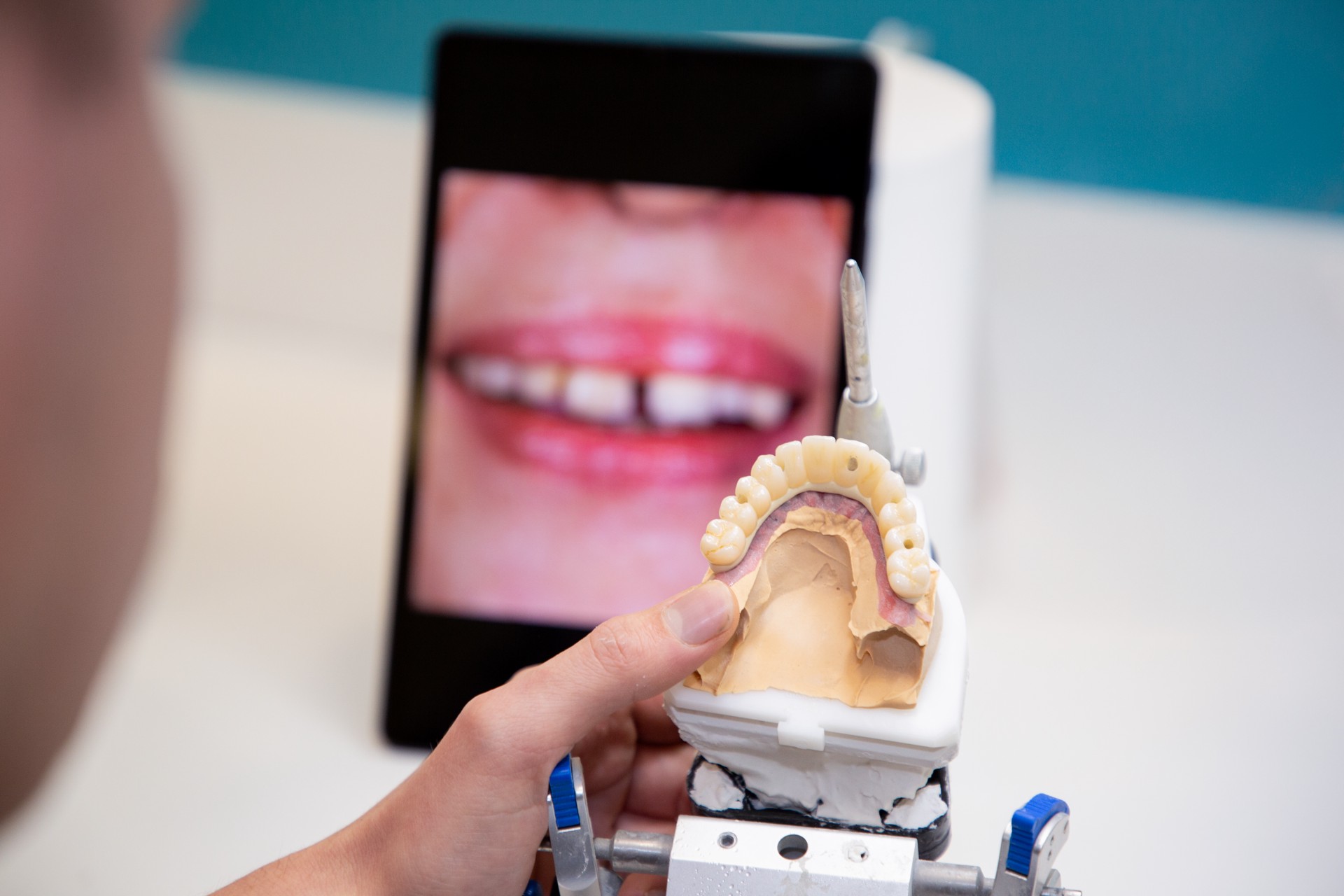 Laboratorij - Naslovna