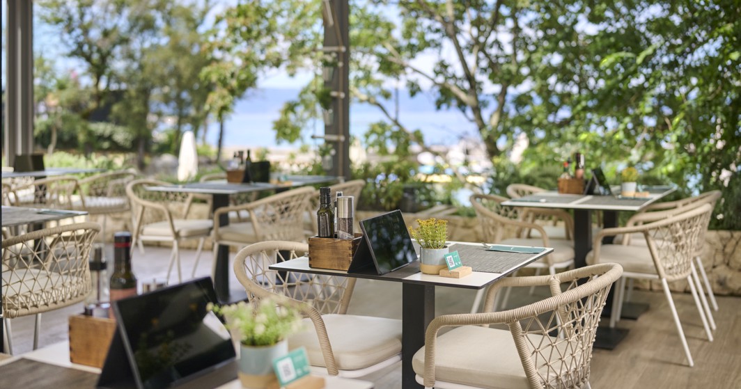 Seaside dining area at Il Cantuccio , near Magal Maradiso Hotel by Aminess.