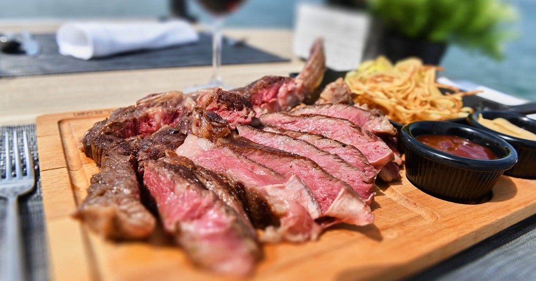 Gegrilltes Steak im Aminess Planet Camping Sirena, Novigrad