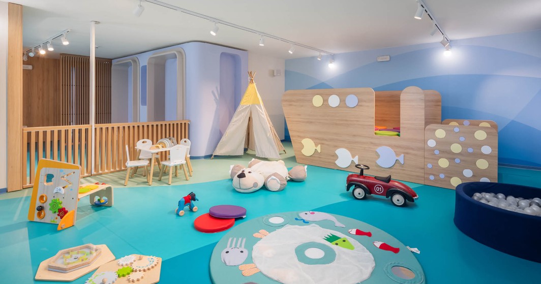 Ein Spielzelt im Kinderclub für lustige Spiele im Aminess Laurel Khalani Hotel.