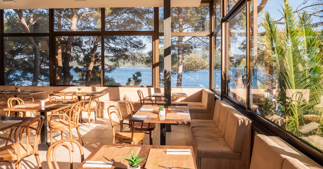 Restaurant Sunny in Aminess Younique Senses resort in Hvar