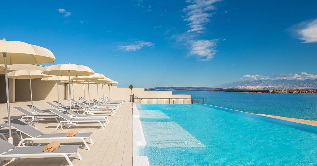 Ferienhaus mit Pool und Meerblick im Aminess Style Camping Avalona Resort.