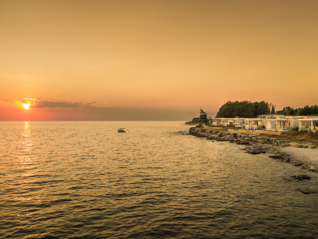 Plaža i zalazak sunca u Aminess Planet Camping Maravea Resort, Novigrad Hrvatska