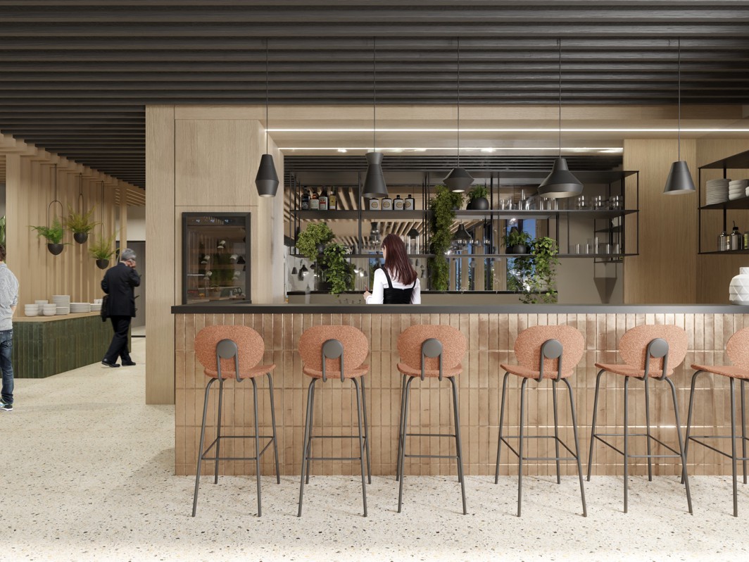 Innenraum eines Hotelrestaurants mit Bartresen und Barhockern