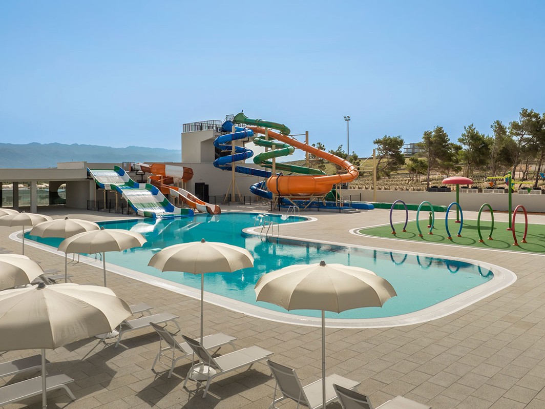Aquapark z bazeni in otroškim zabavnim delom v letovišču Aminess Style Camping Avalona.