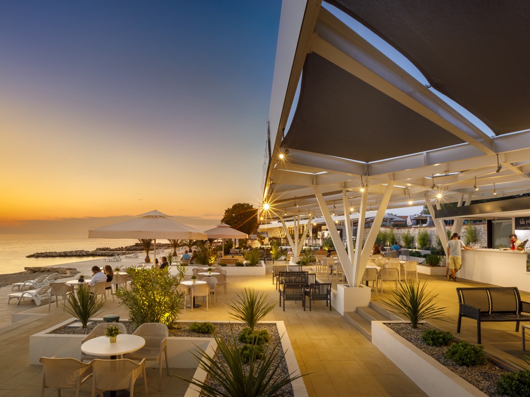 Lounge Bar u Aminess Planet Kampu Maravea, Novigrad