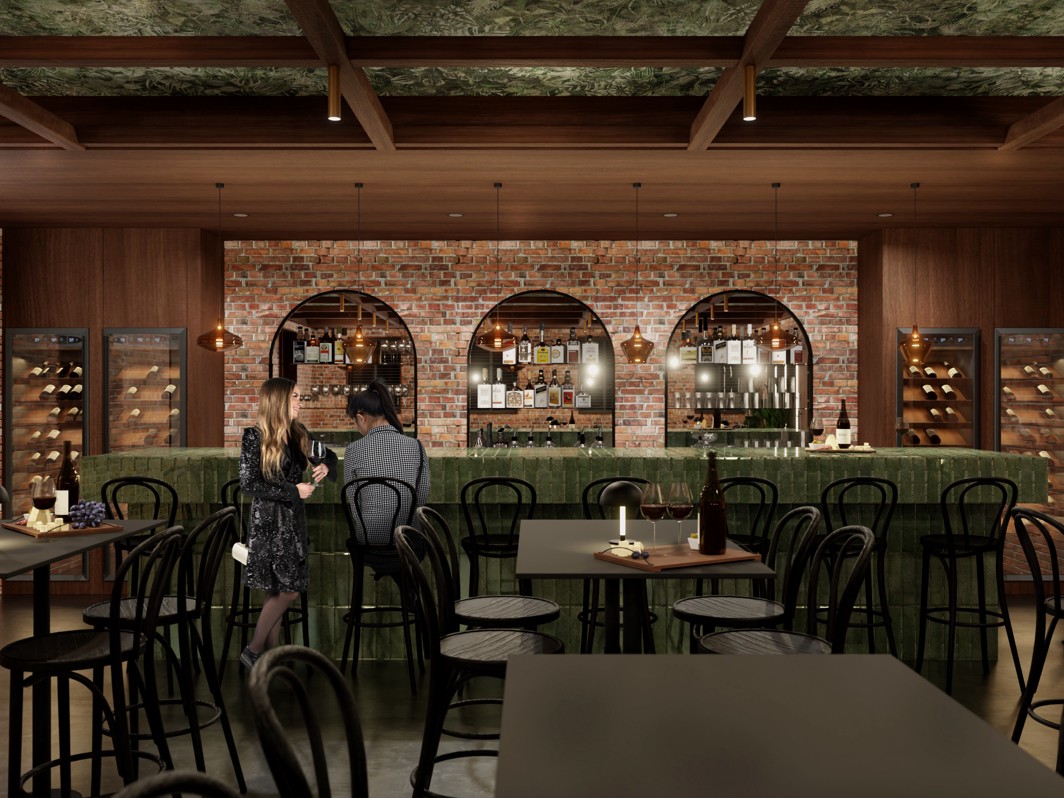 Innenraum einer Hotel Weinbar mit Holzdecke und Weinregalen