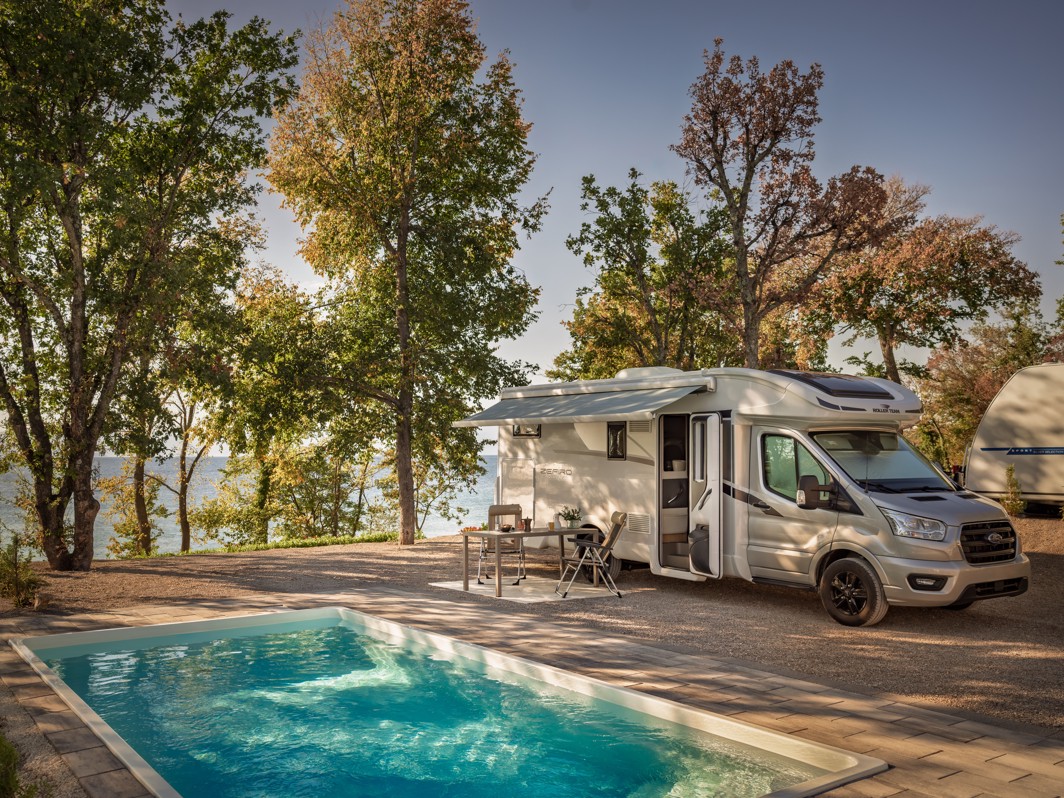 Luxuriöser Campingstellplatz am Meer mit privatem Pool für Wohnmobile im Aminess Campingresort