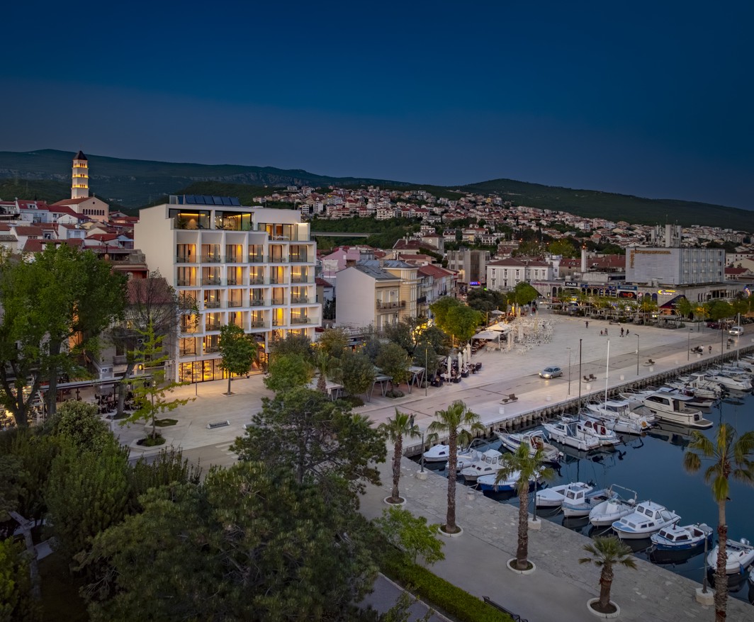 Aerial view of Aminess Younique Narrivi Hotel and the surrounding area.
