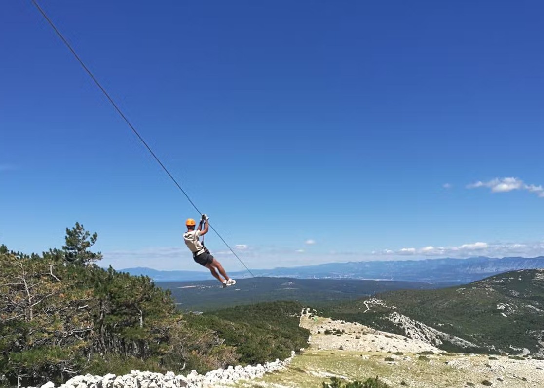 aminess-blog-krk-island-must-see-zipline