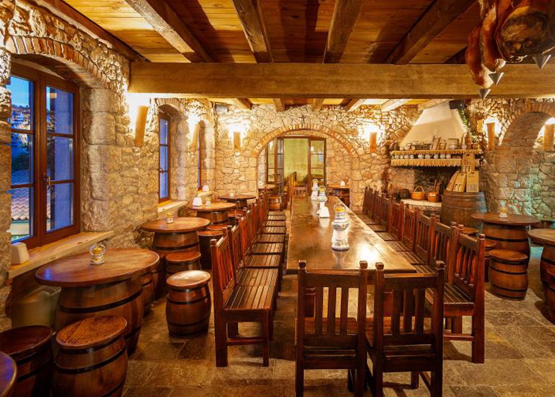 aminess-blog-kvarner-tavern-traditional-dining-autumn