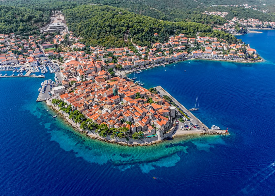 aminess-blog-croatia-during-winter-dinner-korcula