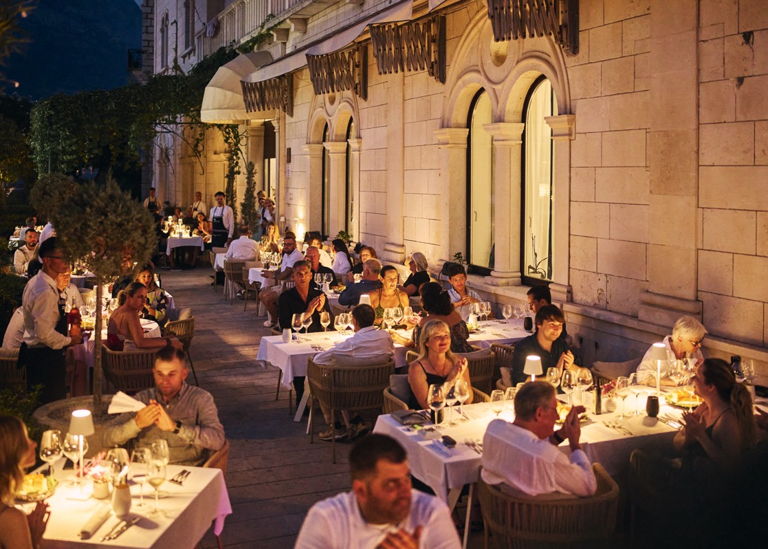 aminess-younique-heritage-hotel-terrace-at-night