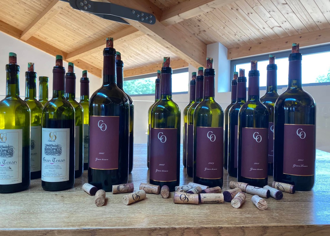 aminess-blog-must-visit-wineries-of-istria-coronica-wine-selection