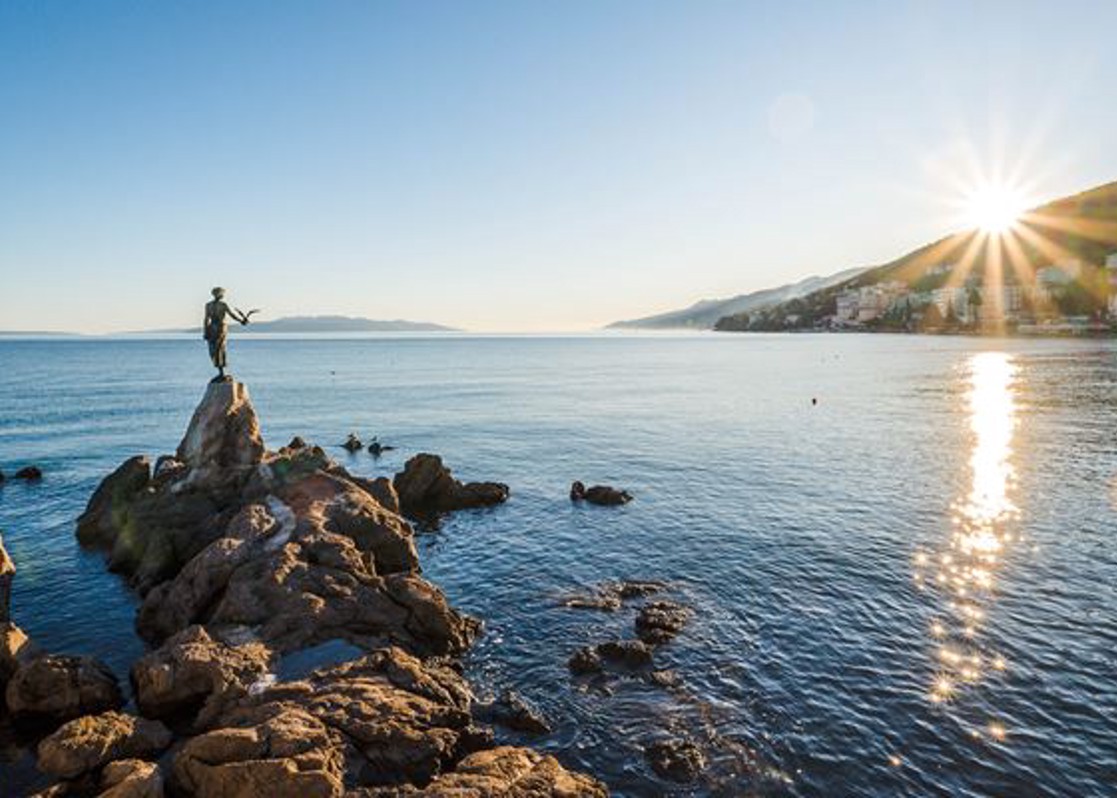 aminess-blog-opatija-advent-lungomare-sunset