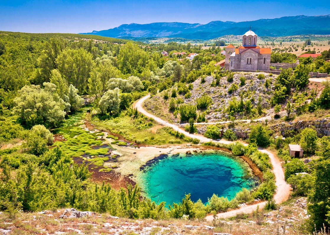 aminess-blog-springtime-vacation-blue-lake