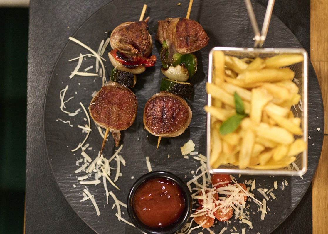 aminess-kadoor-hotel-grilled-meat-skewers-fries
