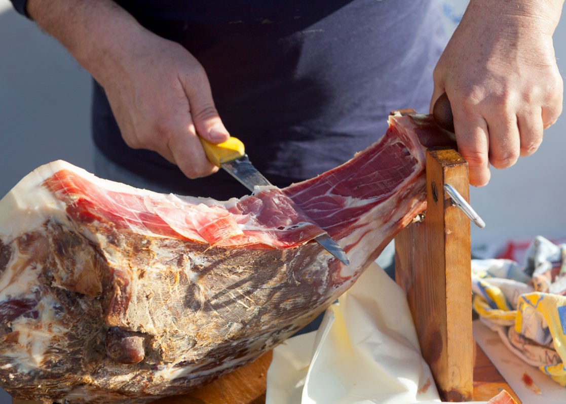aminess-blog-food-croatia-dalmatia-ham