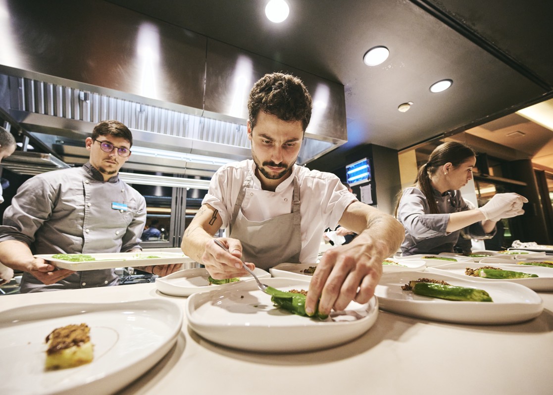 aminess-blog-chefs-team-in-action
