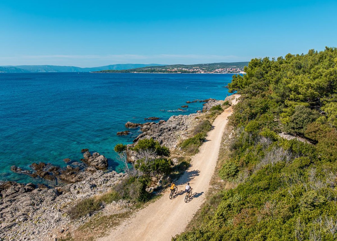 aminess-blog-krk-coastal-path-autumn-hike