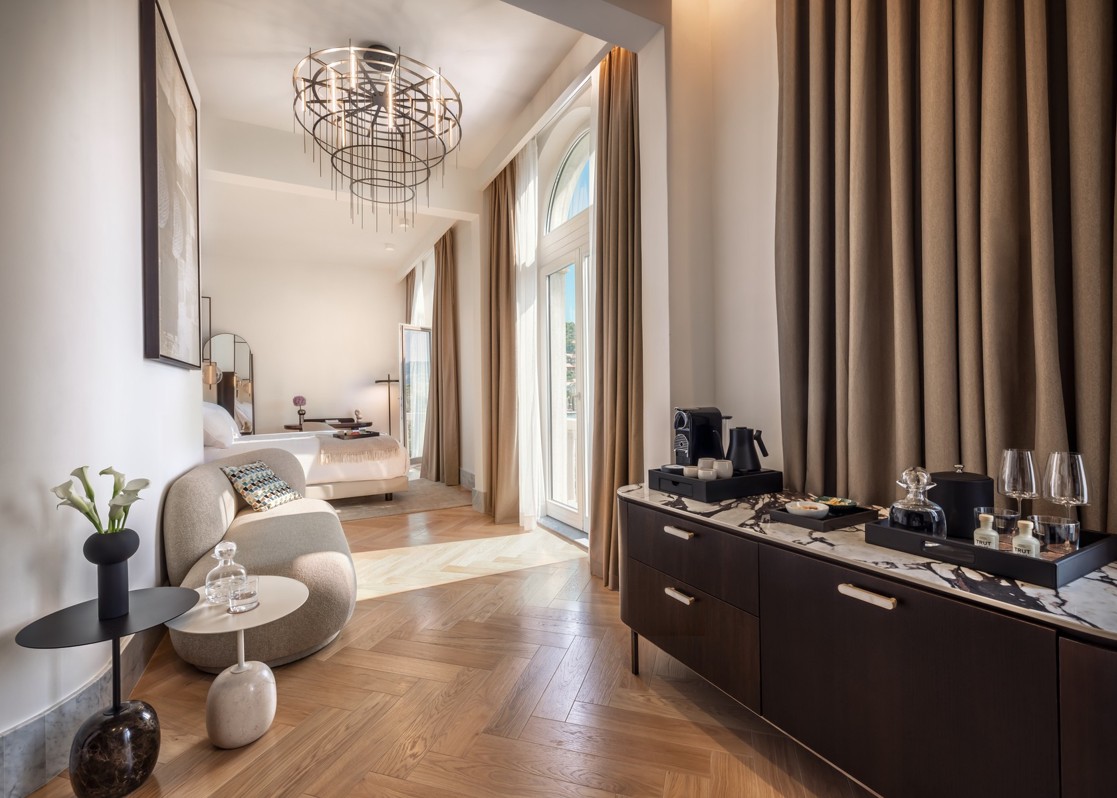 aminess-hotel-suite-seating-area-coffee-station
