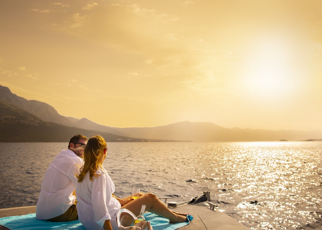 aminess-destination-korcula-island-weather-couple-sailing
