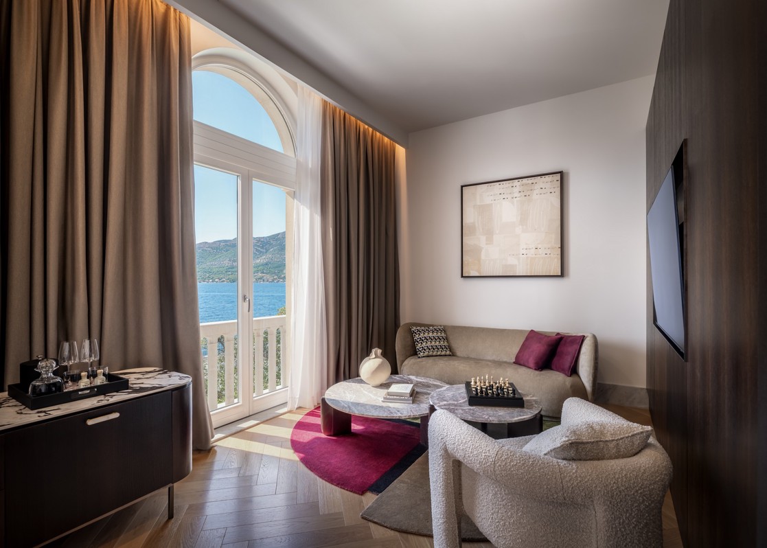 aminess-hotel-suite-living-room-sea-view