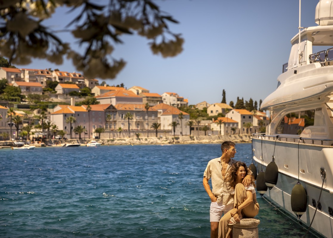 aminess-blog-benefits-of-looking-at-the-sea-korcula-dalmatia-boat-sea
