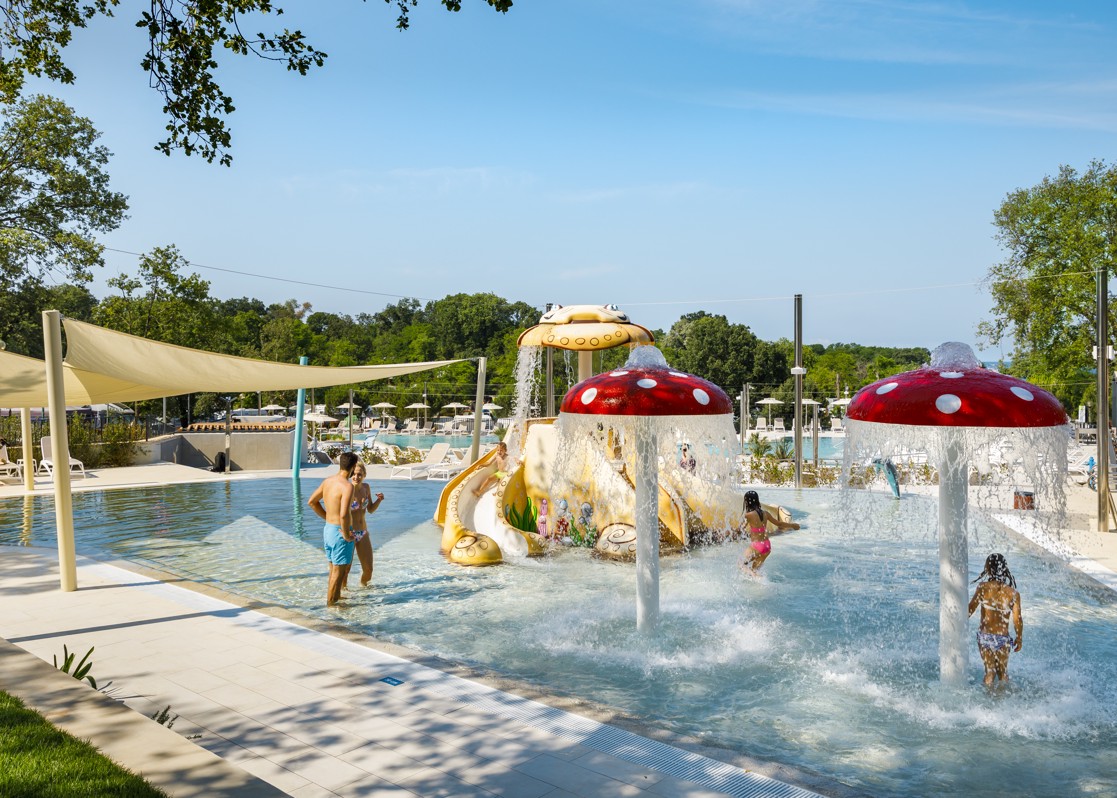 aminess-blog-camping-in-istria-old-town-maravea-kids-pool