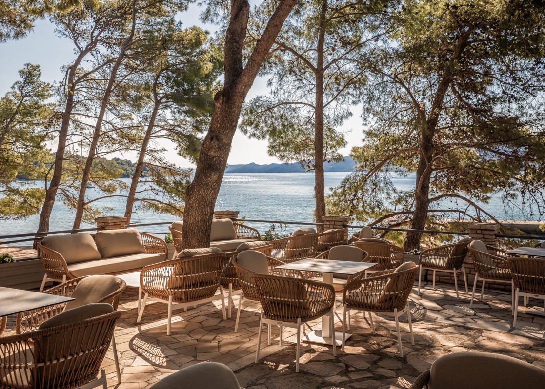 blog-aminess-younique-senses-resort-hvar-terrace-bar