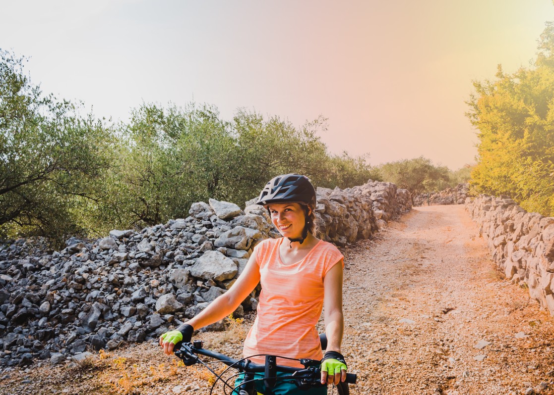 aminess-blog-six-to-do-in-krk-explore-island-by-bike