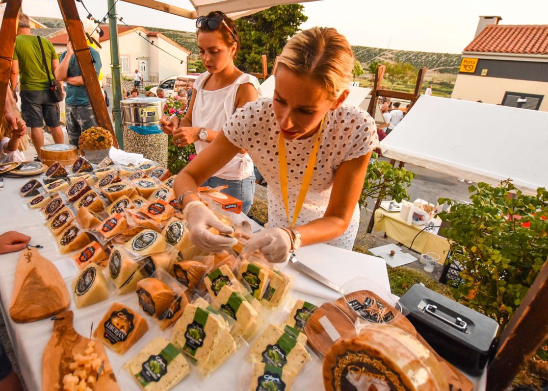 aminess-blog-adriatic-best-food-wine-festival-gastro-corner