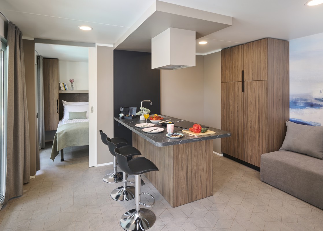 blog-aminess-glamping-living-room-villa-with-pool