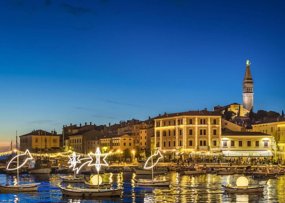 rovinj-advent-harbor-lights-2025