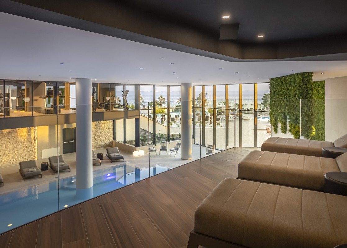 aminess-blog-romantic-spring-escape-makarska-pool-khalani