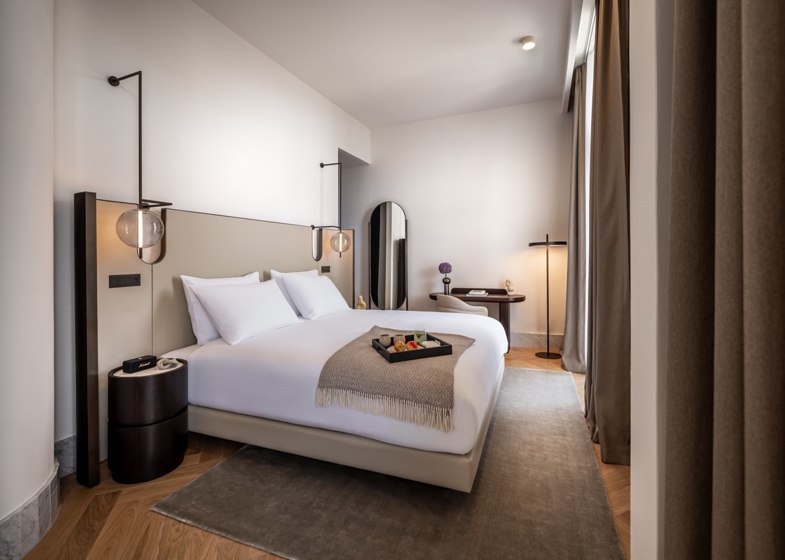 aminess-hotel-room-double-bed-breakfast-tray