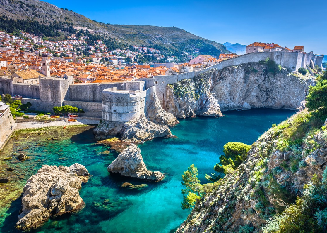 aminess-blog-croatia-during-winter-dinner-view-of-dubrovnik