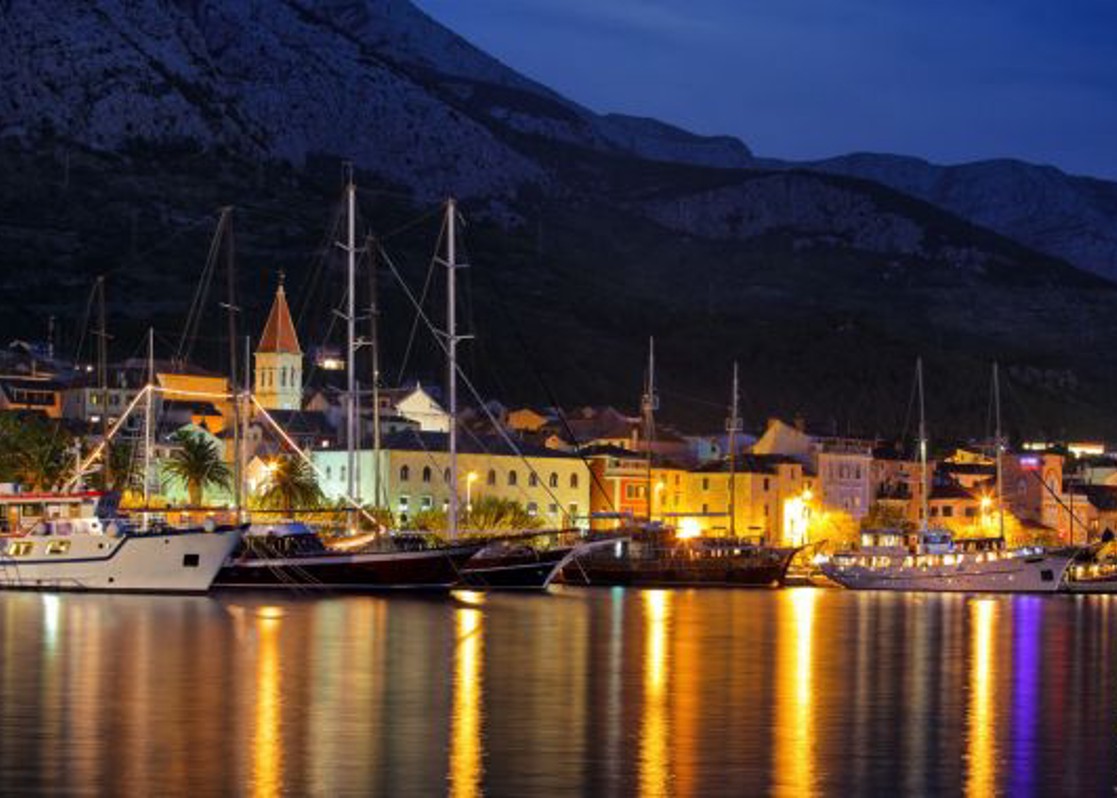 aminess-blog-adriatic-best-food-wine-festival-night-on-island