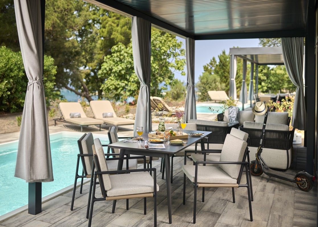 blog-aminess-glamping-villa-terrace-pool