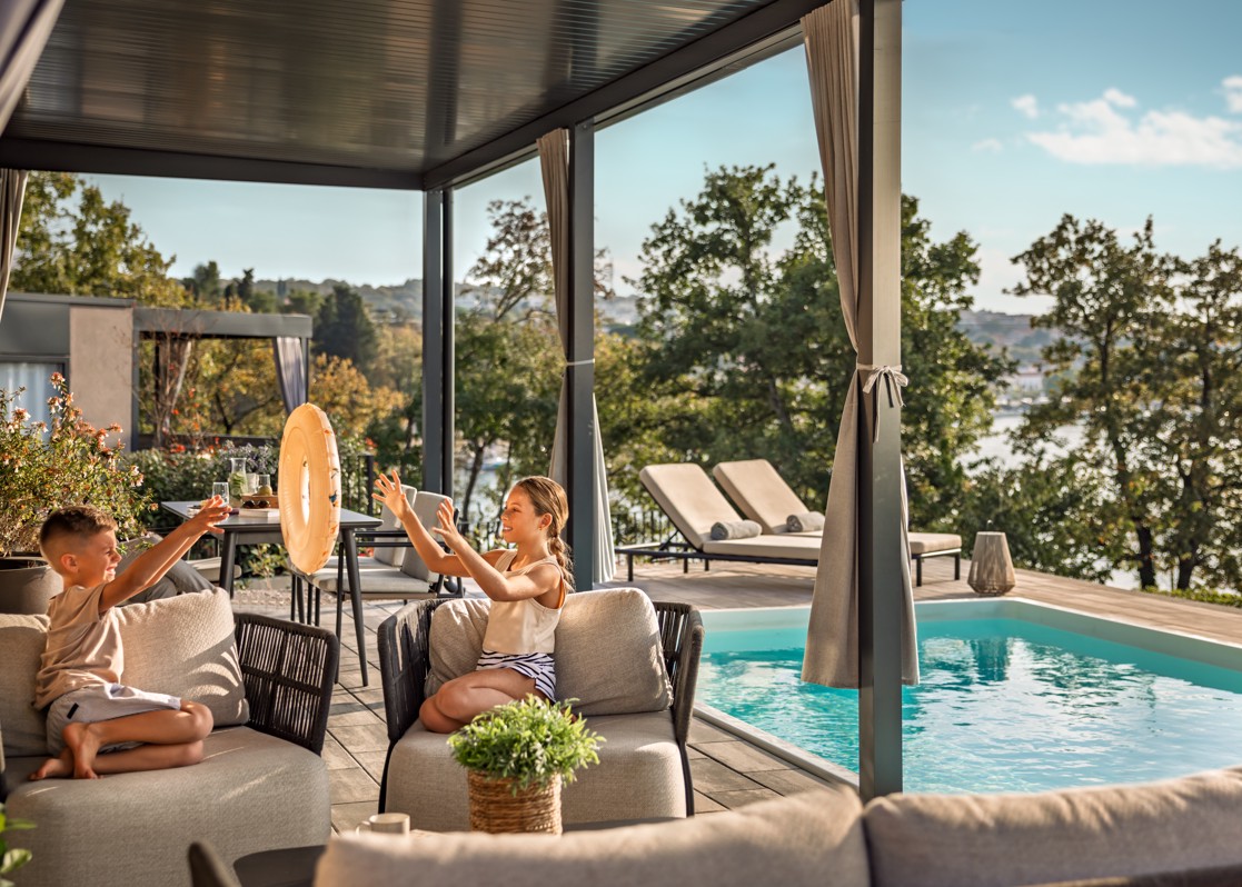 Style_Camping_Atea_Resort_2025_Lifestyle_Amber_Sea_Luxury_HH_with_pool_04