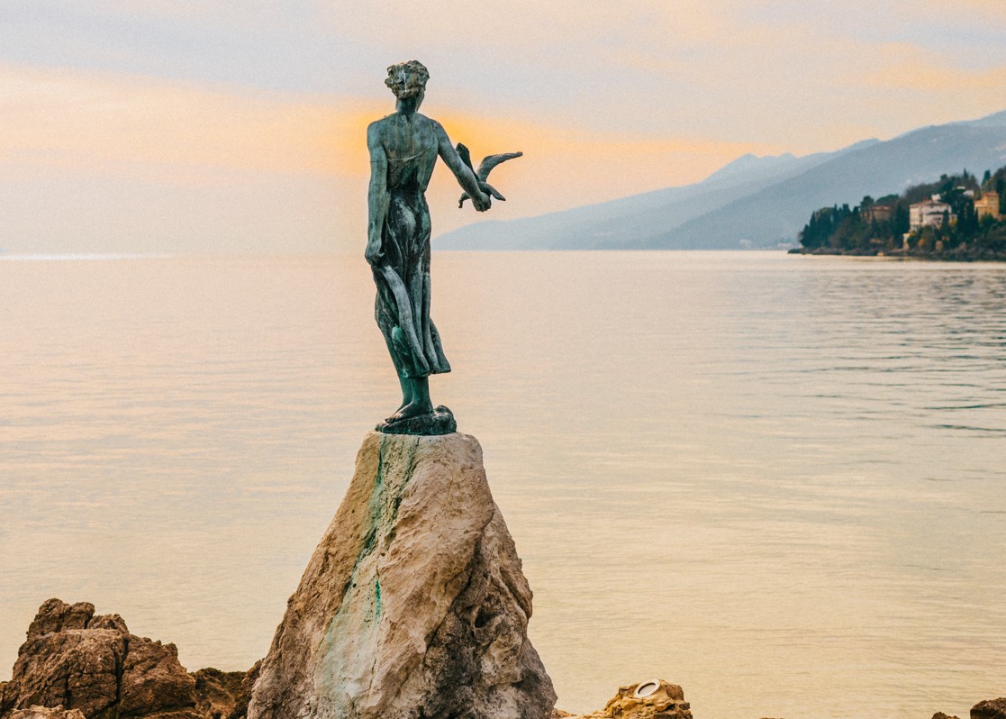 aminess-opatija-maiden-with-the-seagull-statue