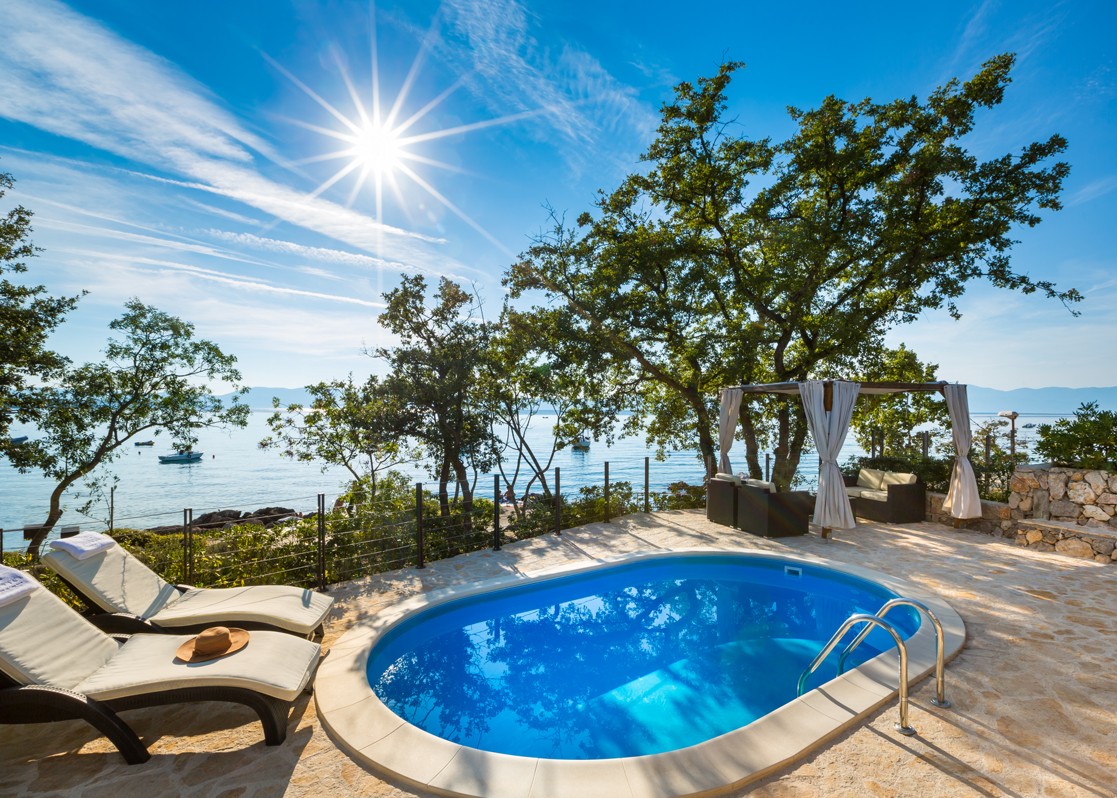 aminess-blog-where-to-stay-krk-island-atea-private-pool