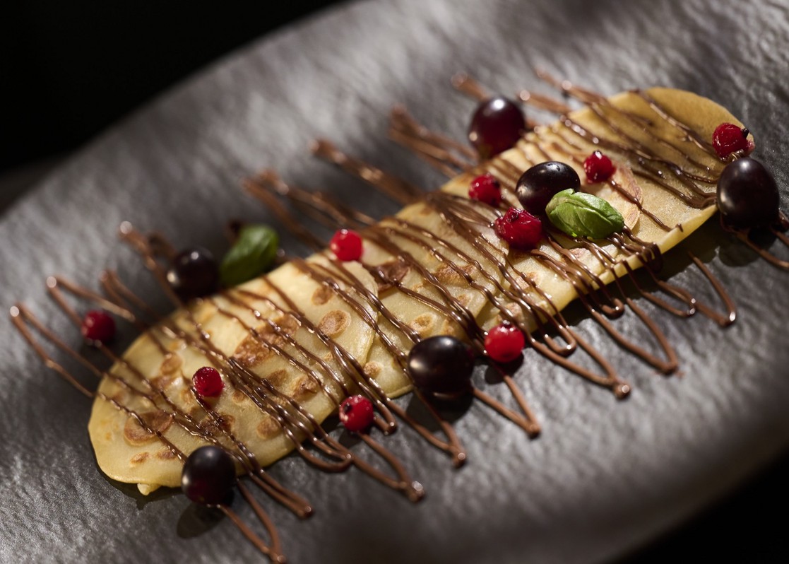 aminess-kadoor-hotel-breakfast-crepes-chocolate-berries