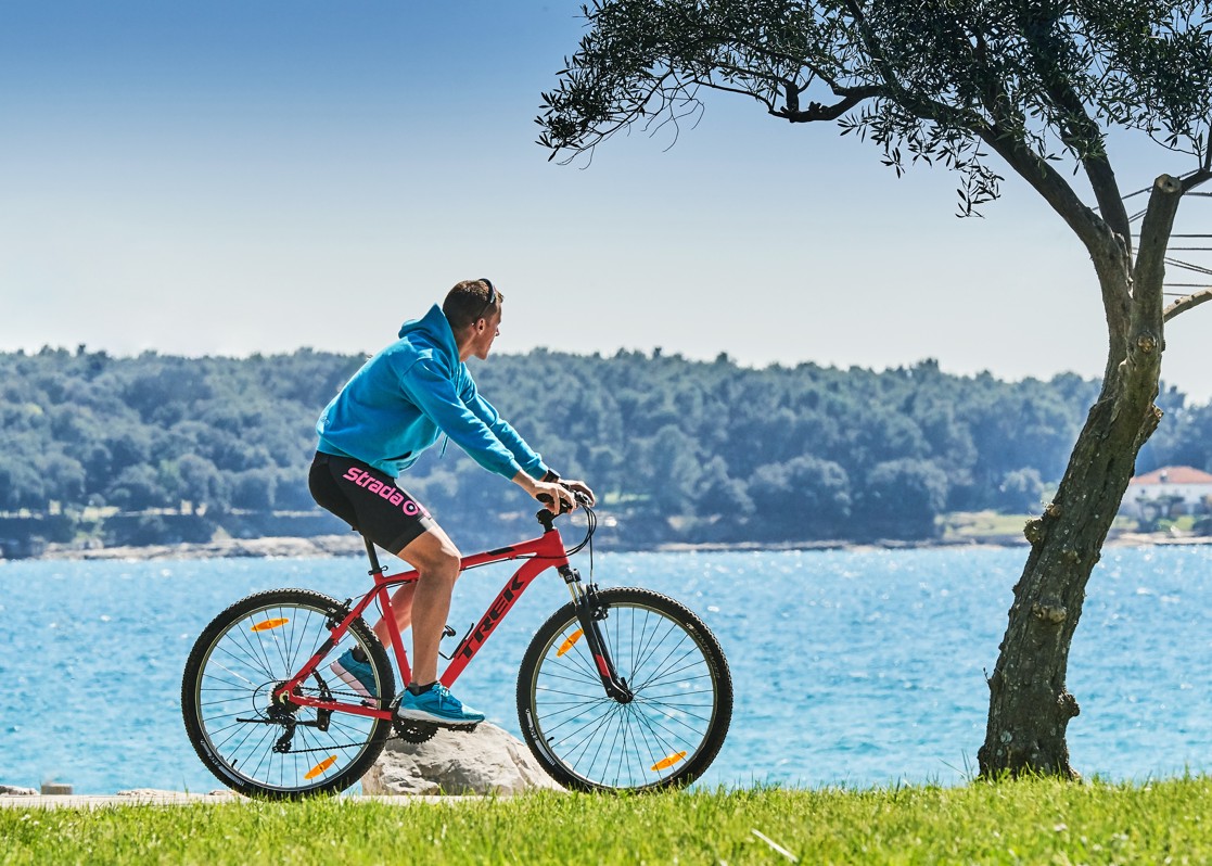 aminess-blog-winter-trip-bike-novigrad