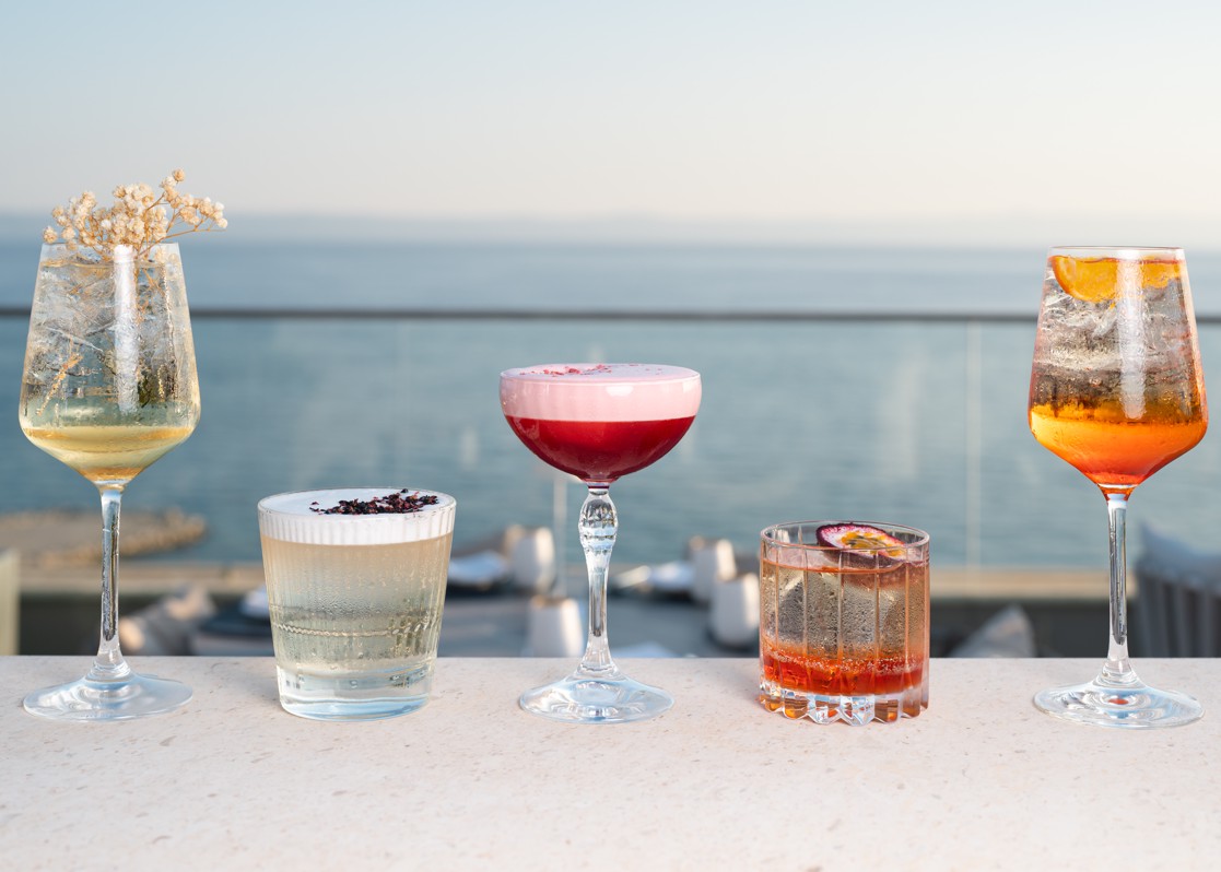 aminess-blog-cocktails-with-sea-view
